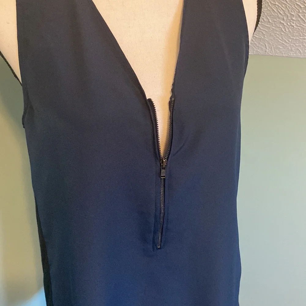 Peyton Jensen (Evereve) Multi Media V-neck Zip-front Sleeveless Top - Picture 7 of 9